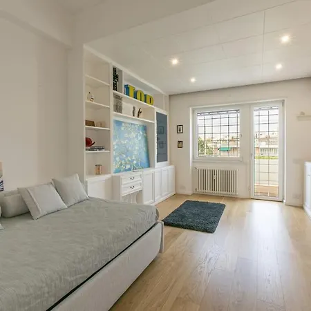 Luxe Vatican Penthouse דירה *